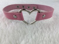 Sweetheart Choker – Zartrosa Halsband aus Kunstleder mit Herzanhänger