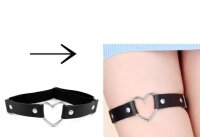 Heart Embrace Strap – Verstellbares schwarzes Beinband mit Herz-Detail aus Kunstleder