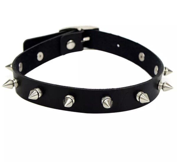 Rebel Edge Choker – Schwarzes Kunstleder-Halsband mit silbernen Nieten