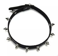 Rebel Edge Choker – Schwarzes Kunstleder-Halsband mit silbernen Nieten