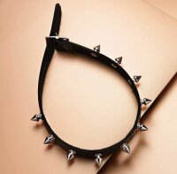 Rebel Edge Choker – Schwarzes Kunstleder-Halsband mit silbernen Nieten