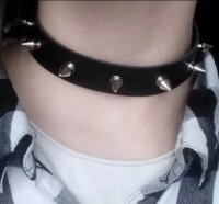 Rebel Edge Choker – Schwarzes Kunstleder-Halsband mit silbernen Nieten