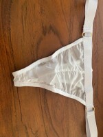 Golden Charm Mens String – Verführerisches Design mit goldenen Details für XS bis S