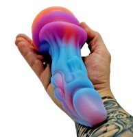 Celestial Guardian Dildo – Der Wächter der leuchtenden Galaxien, 22 cm, blau-violette Magie, strukturierte Oberfläche
