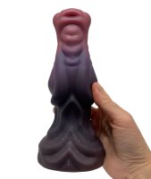 Elder Maw Dildo – Deep violet tentacle form with scale ridges, 21 cm, intense fantasy texture for extreme fullness